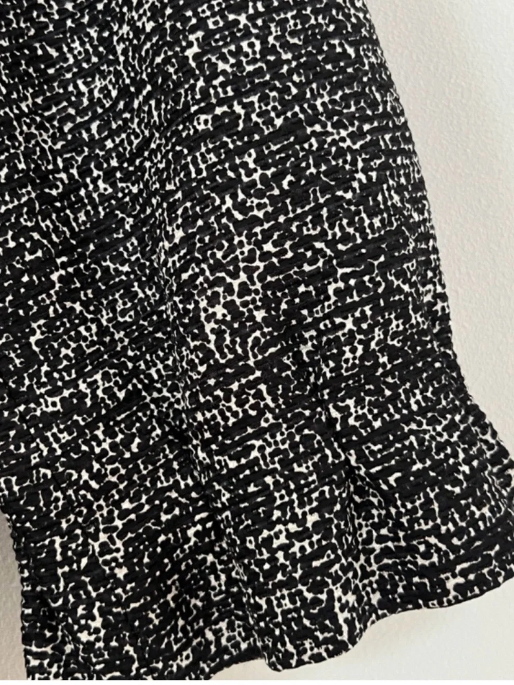 Yves Saint Laurent Black & White Tweed Double-Breasted Blazer - Picture 4 of 10